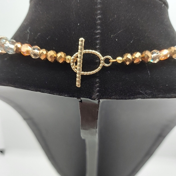 Glass bead necklace with natural geode pendant - Picture 4 of 8